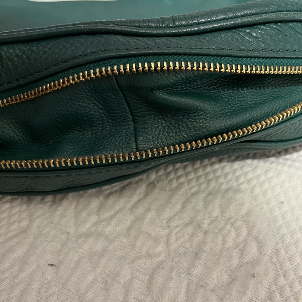 Kate spade med bag green color cute for everyday used but in great conditions